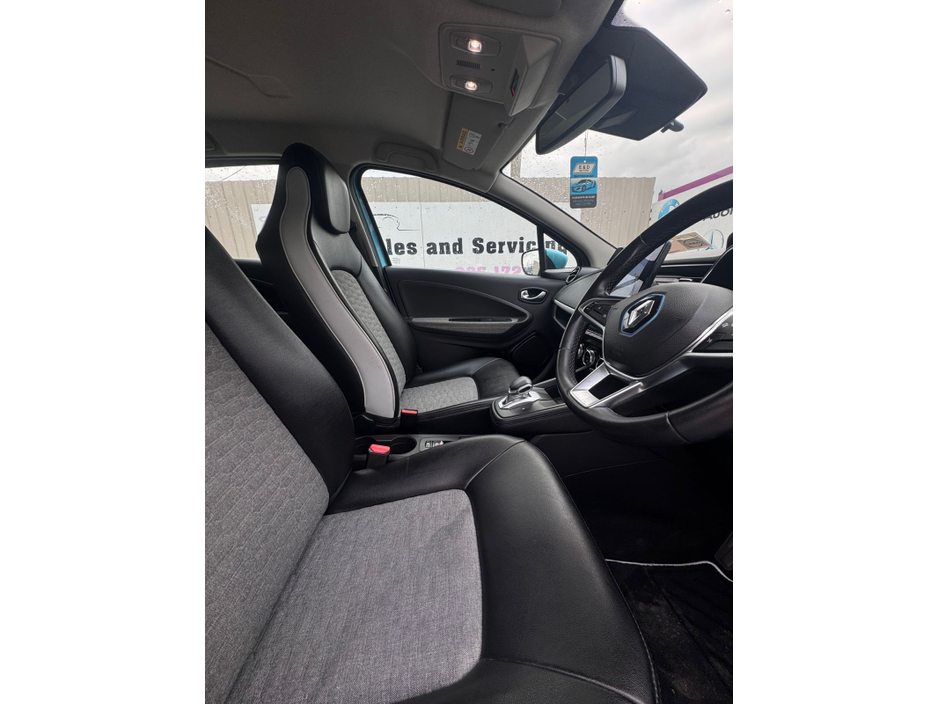 2020 Renault Zoe - image 20
