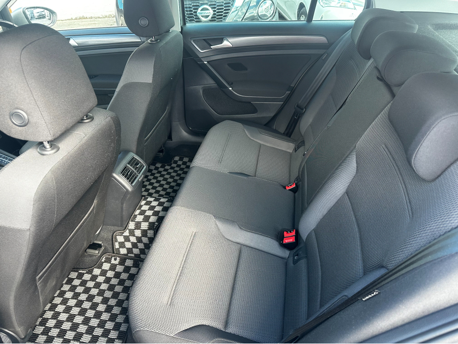 2020 Volkswagen Golf - image 13