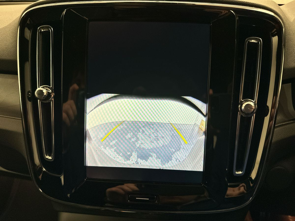 2026 Volvo EX40 - image 17