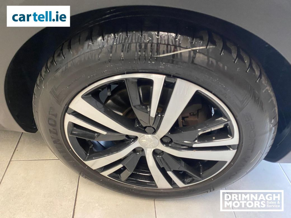 2021 Peugeot 3008 - image 8