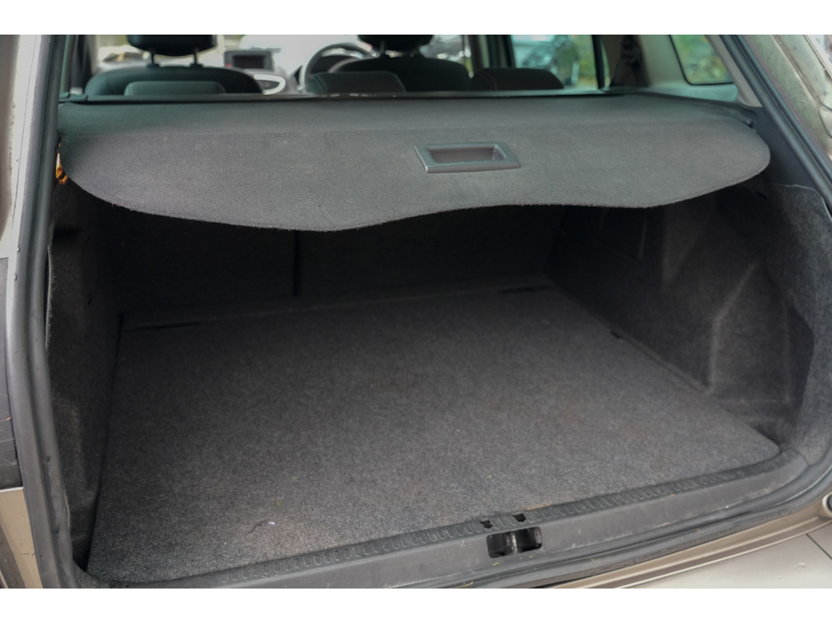 2010 Renault Clio - image 19