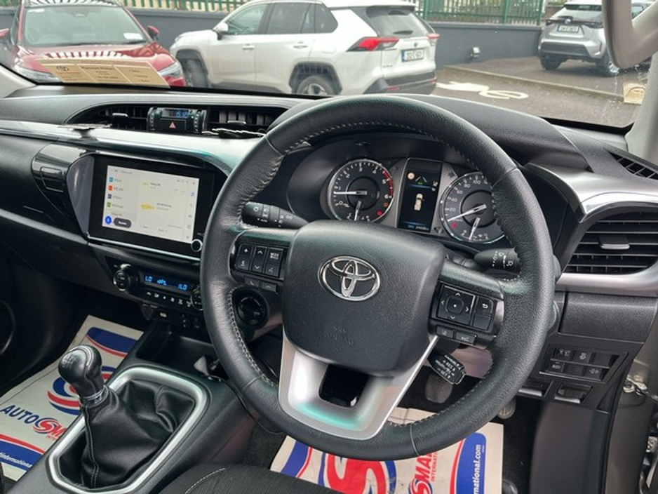 2025 Toyota Hilux - image 9