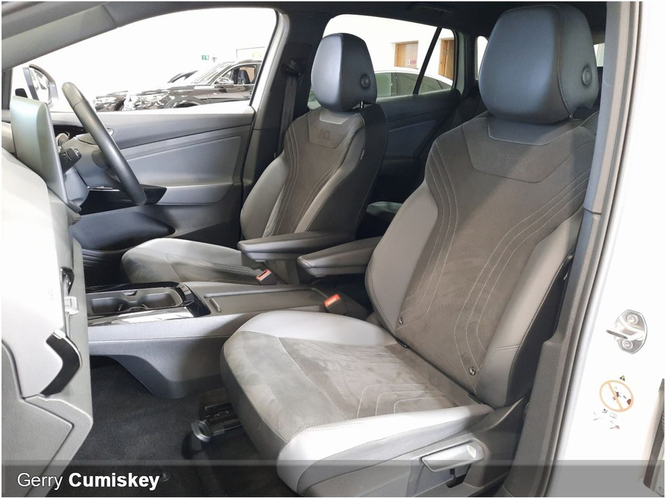 2025 Volkswagen ID.4 - image 2