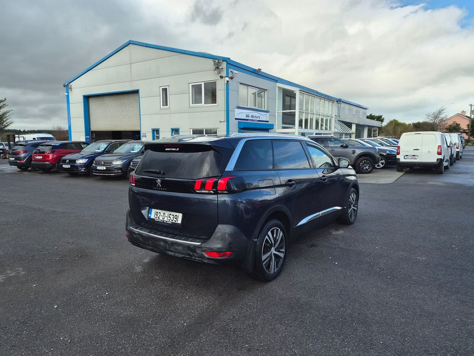 2019 Peugeot 5008 - image 6