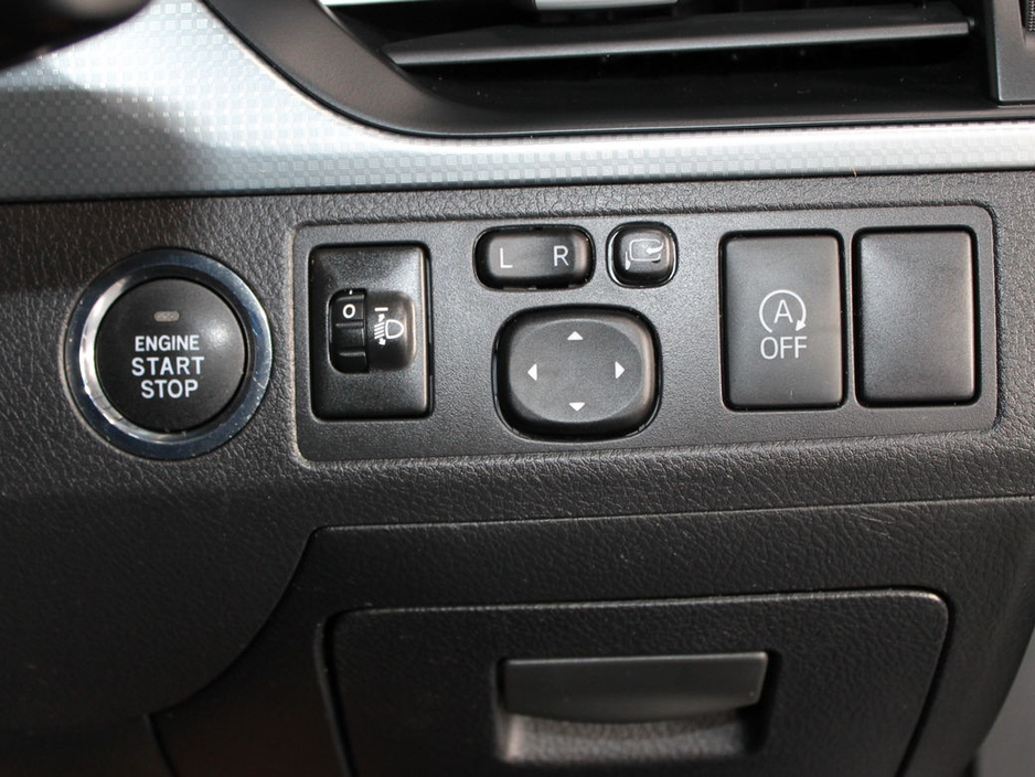 2017 Toyota Avensis 1.6D SOL Navi 4DR €10,499