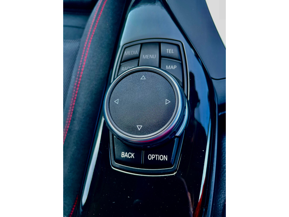 2016 BMW 1 Series - image 32