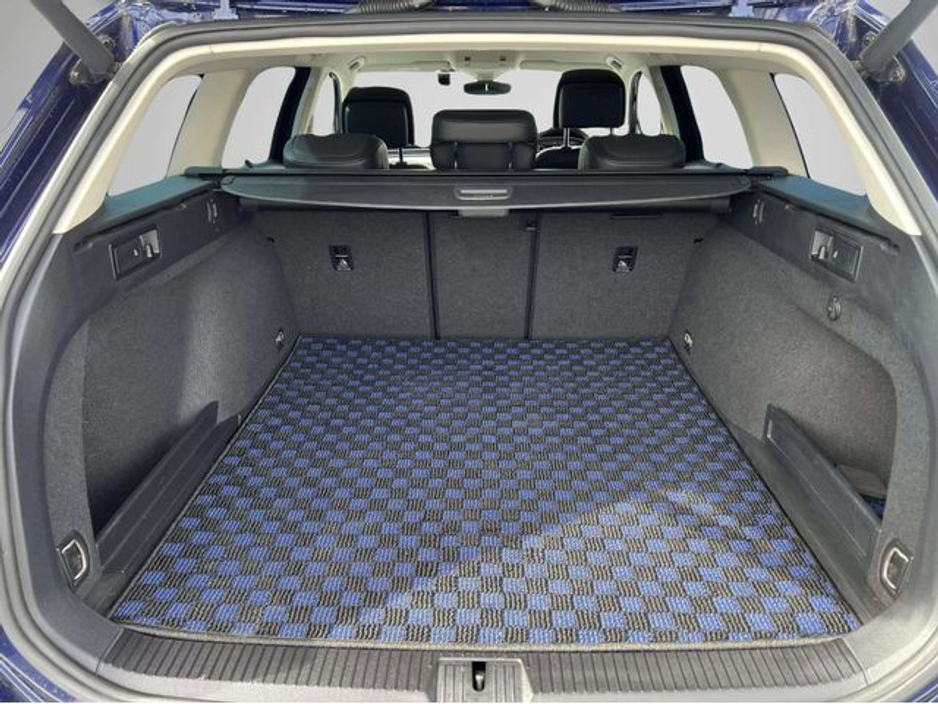 2019 Volkswagen Passat - image 14