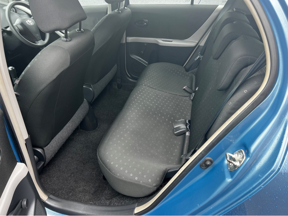 2007 Toyota Yaris - image 11