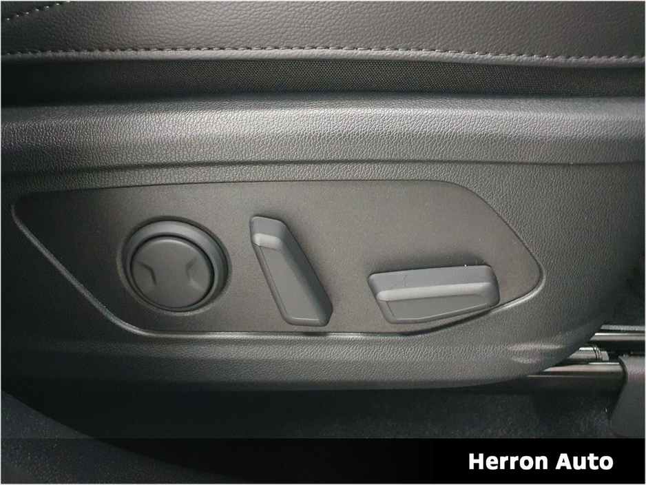 2025 Kia Sorento - image 10