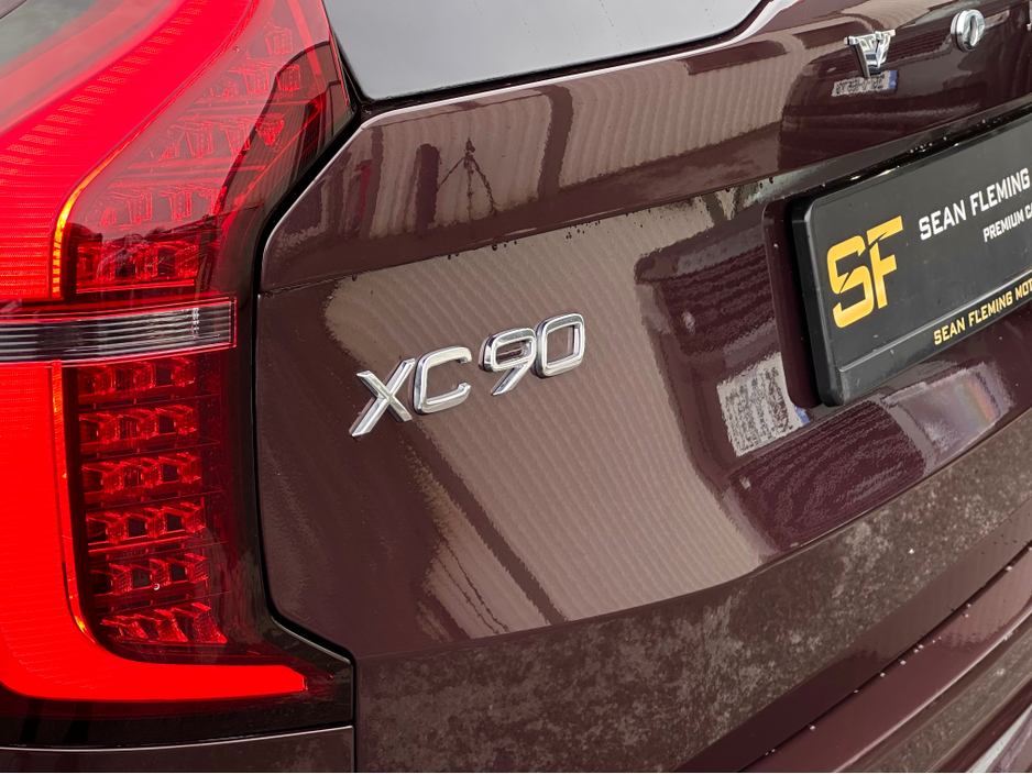 2025 Volvo XC90 MULBERRY RED / PLUS DARK T8 PHEV AWD AUTO PLUS €78,950