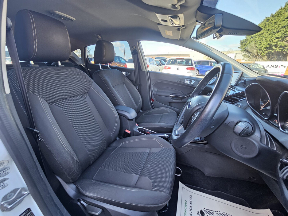 2016 Ford Fiesta - image 17