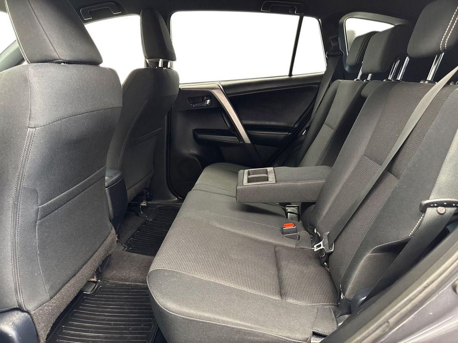 2018 Toyota Rav4 - image 10