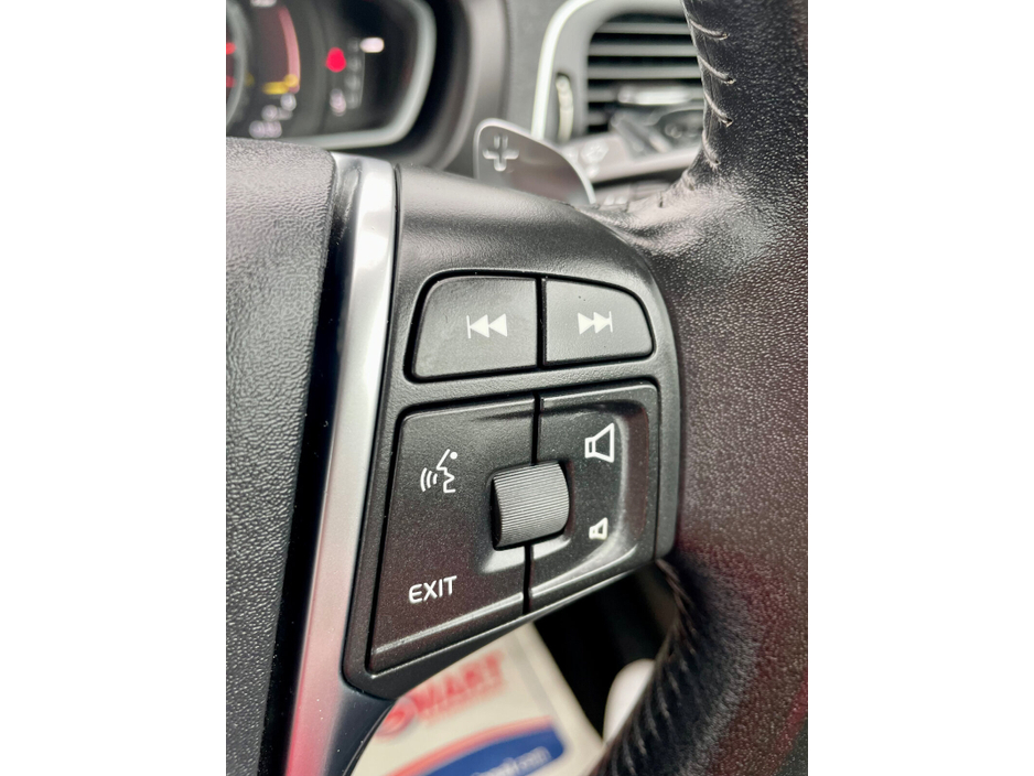 2017 Volvo V40 - image 26