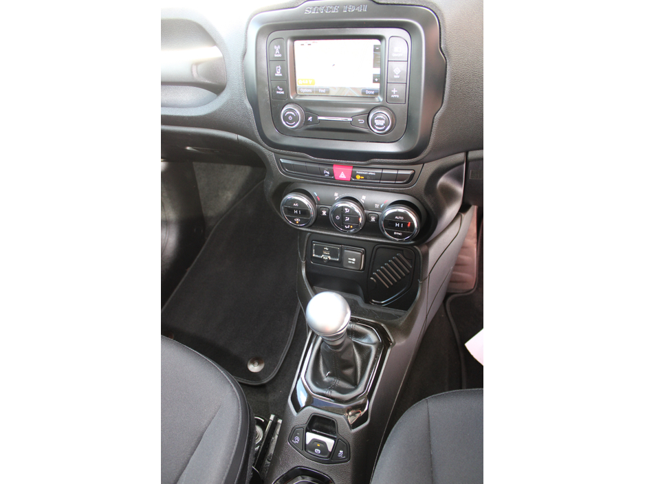 2018 Jeep Renegade - image 13