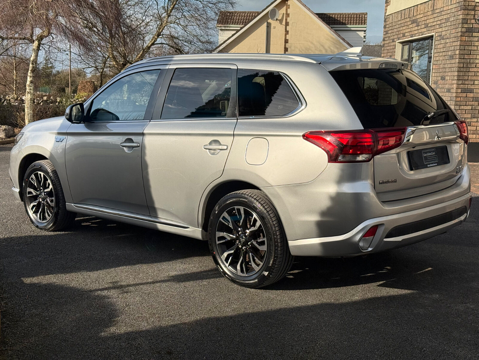 2018 Mitsubishi Outlander - image 5