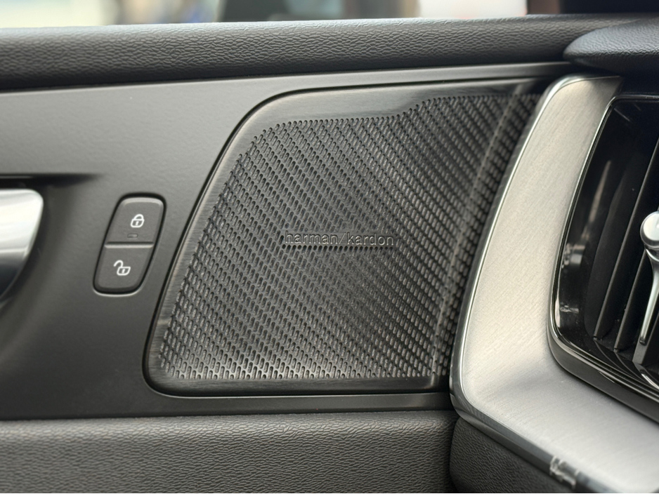 2022 Volvo XC60 2.0 MOMENTUM AUTO €38,450