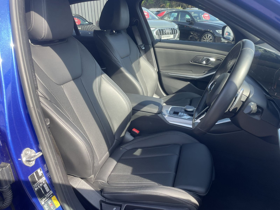 2025 BMW 3 Series - image 11