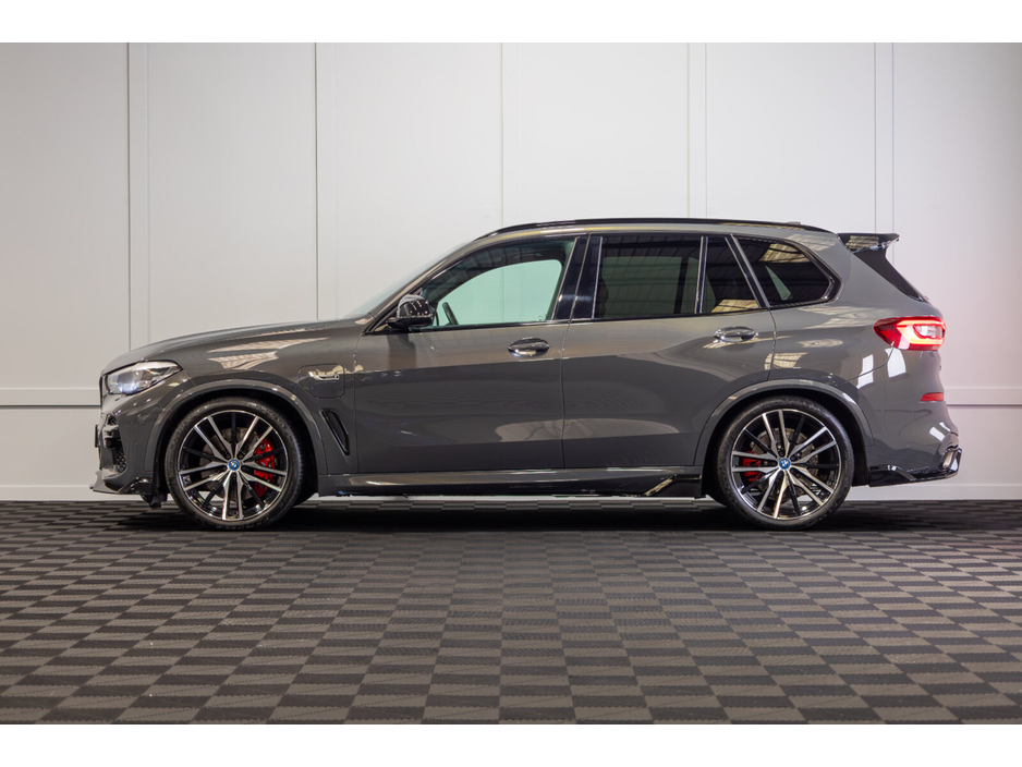 2022 BMW X5 xDrive45e M Sport €64,950