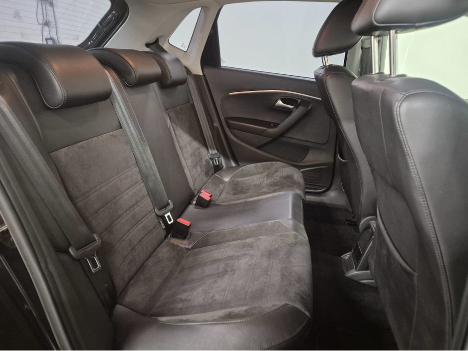 2016 Volkswagen Polo **HIGHLINE**AUTO**LEATHER/ALCANTARA SEATS**HEATED SEATS**ANDROID/APPLE MEDIA RADIO**DISTRONIC CRUISE CONTROL**LED HEADLAMPS**CLIMATE CONTROL**REVERSE CAMERA**AUTO LIGHTS**FOLDING MIRRORS**PADEL SHIFT* €13,899