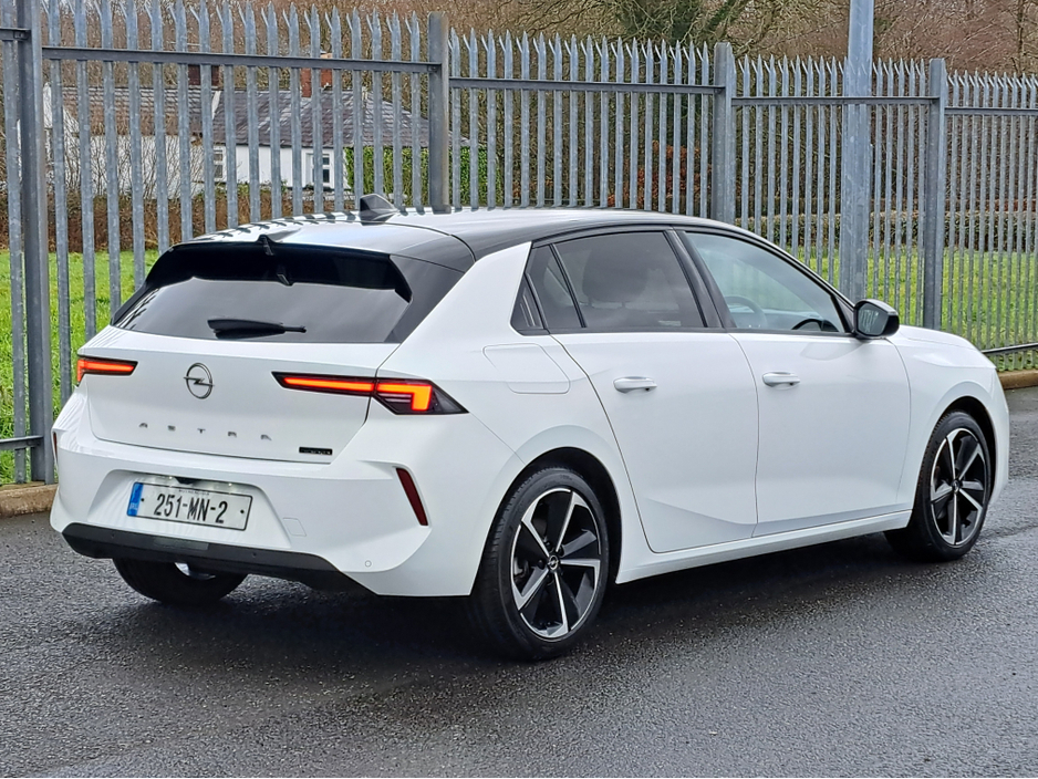 2025 Opel Astra ELEGANCE 1.2TURBO 110BHP **REVERSING CAMERA** €29,950