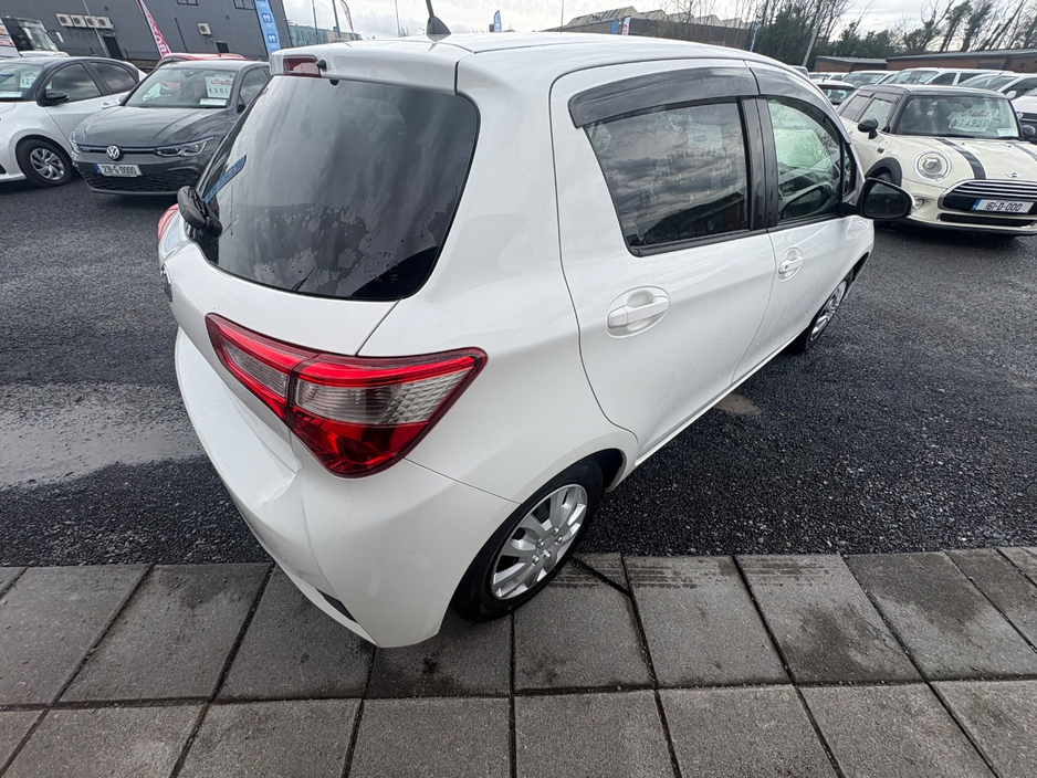 2017 Toyota Yaris - image 14
