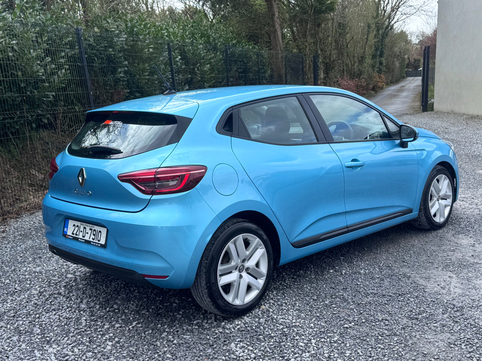 2022 Renault Clio - image 7
