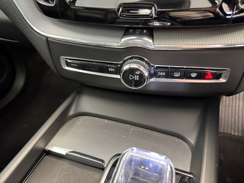 2023 Volvo XC60 - image 17