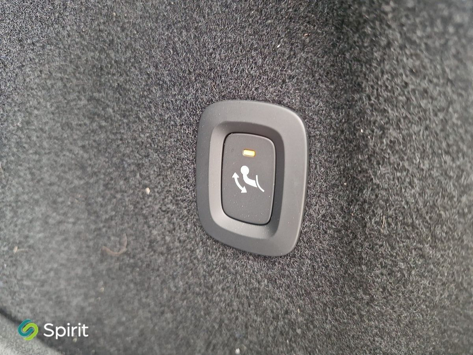 2022 Volvo XC90 - image 17