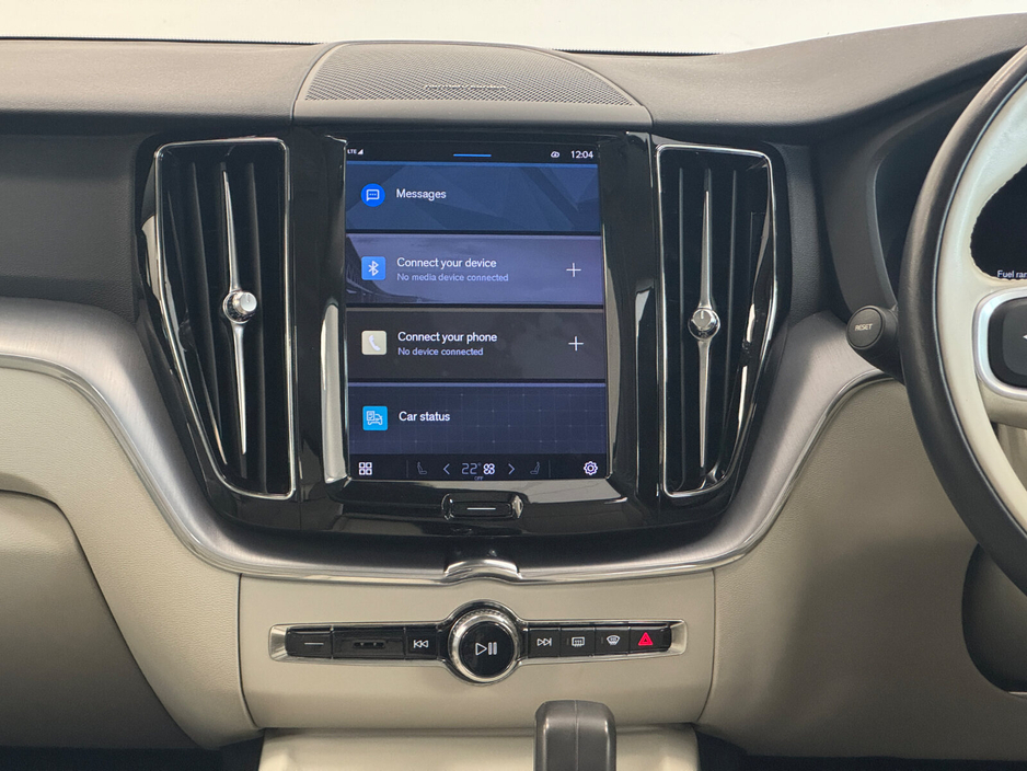 2022 Volvo XC60 - image 11