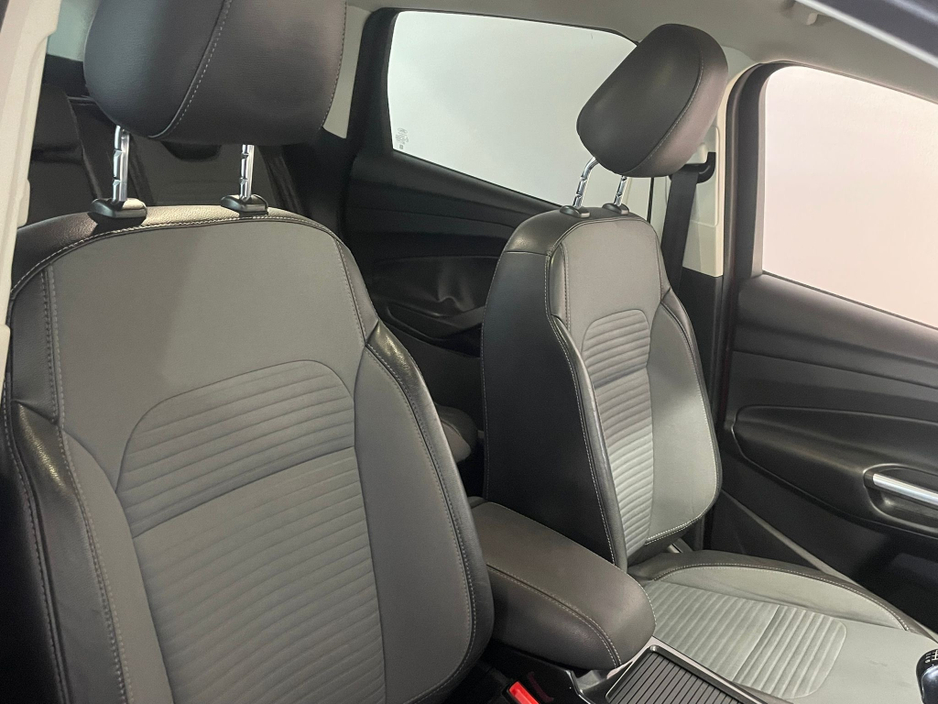 2017 Ford Kuga - image 15