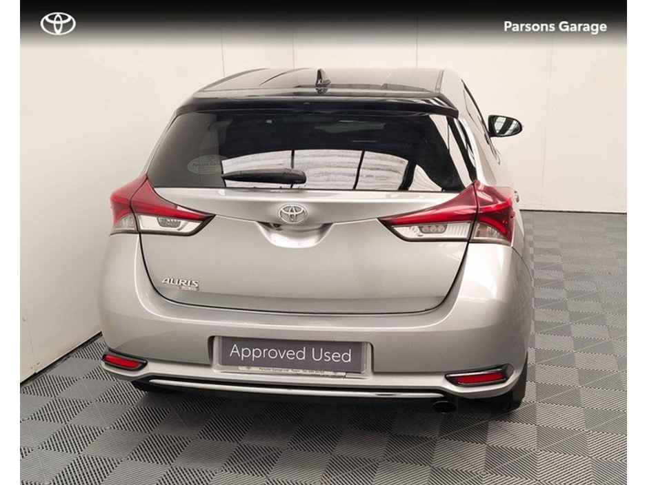 2018 Toyota Auris - image 4