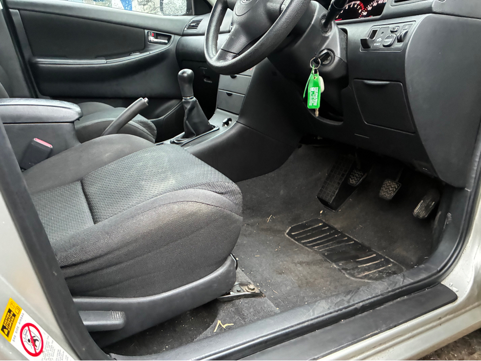 2005 Toyota Corolla - image 8