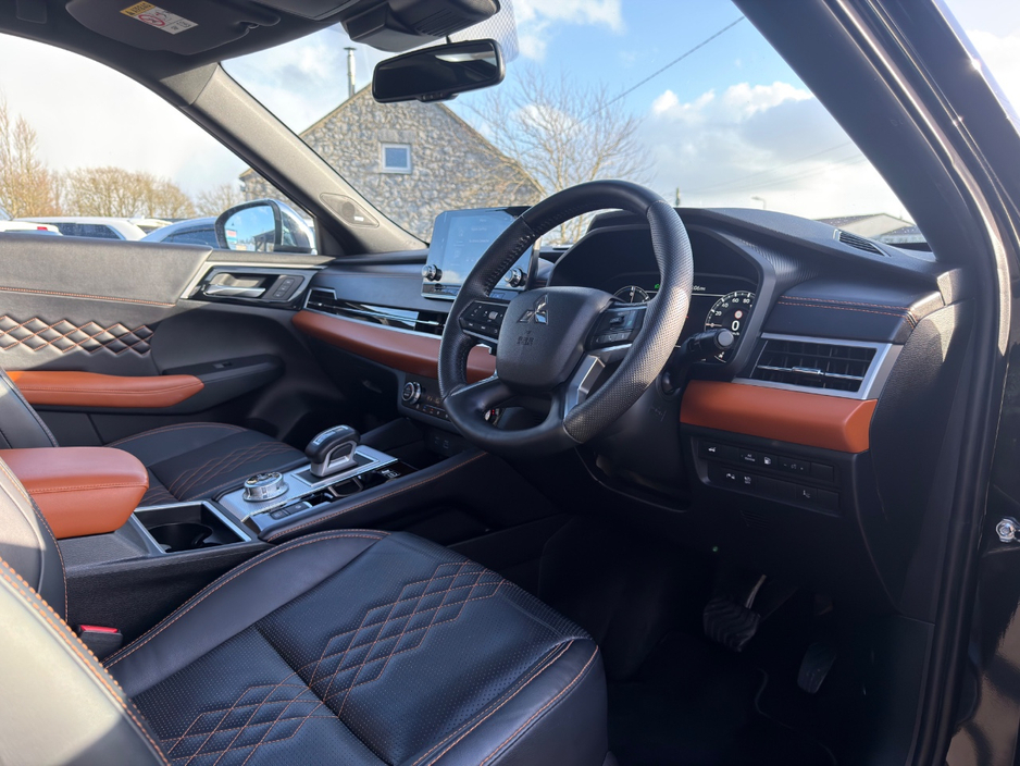 2023 Mitsubishi Outlander - image 23