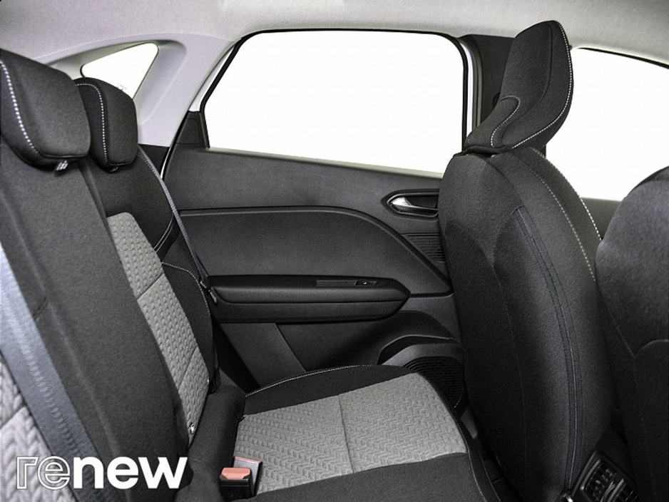 2022 Renault Captur - image 13