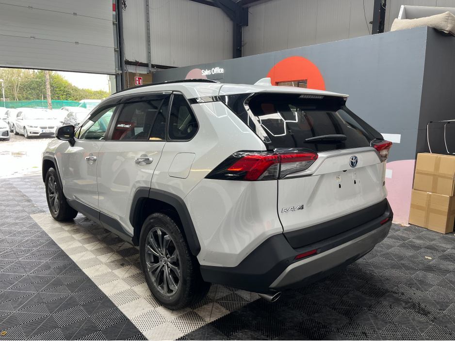 2023 Toyota Rav4 - image 4