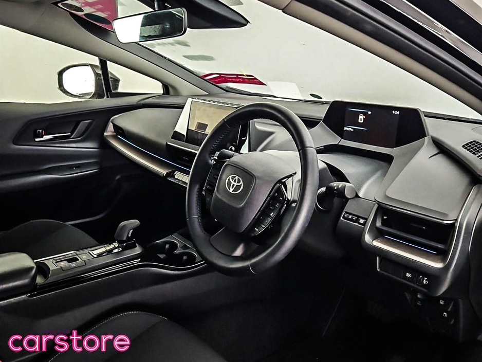 2023 Toyota Prius - image 12