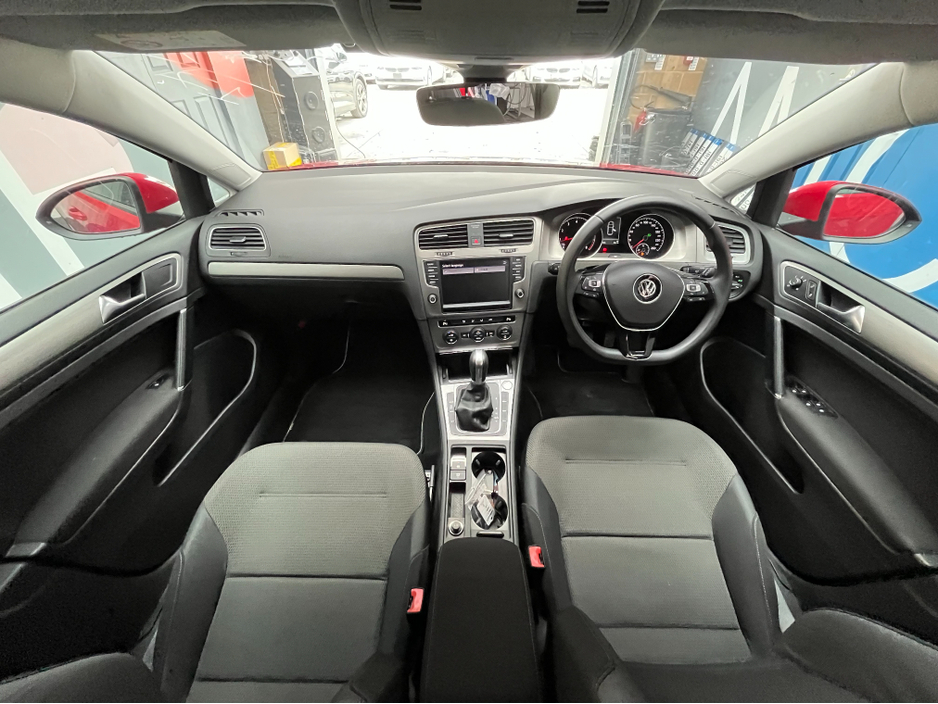 2017 Volkswagen Golf - image 14