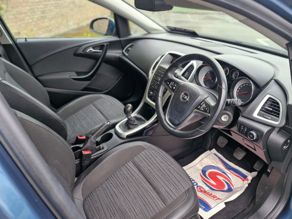 2015 Opel Astra - image 30