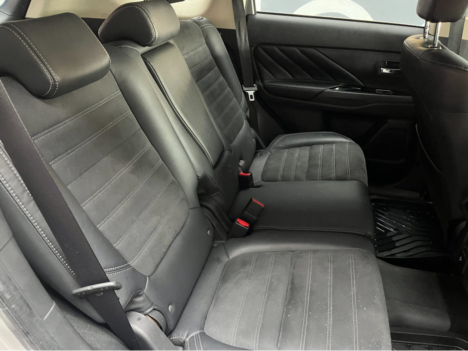 2019 Mitsubishi Outlander - image 17