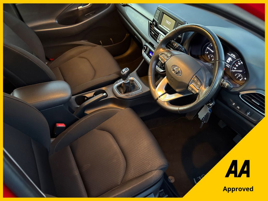 2017 Hyundai i30 - image 2