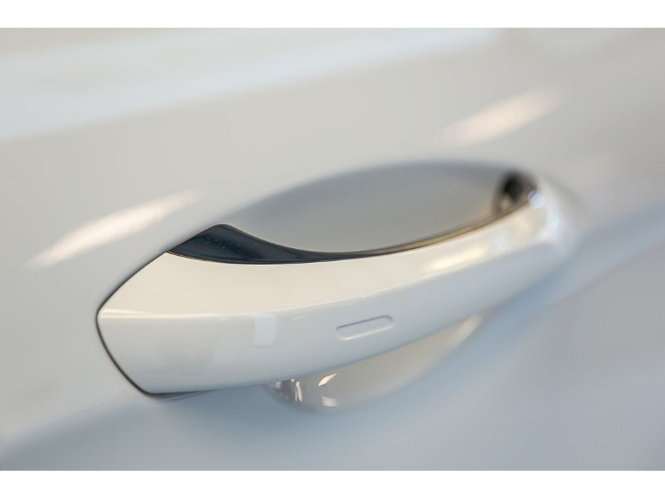 2023 Porsche Panamera - image 14