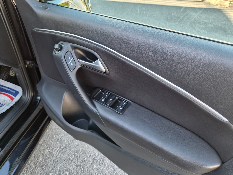 2017 Volkswagen Polo - image 12