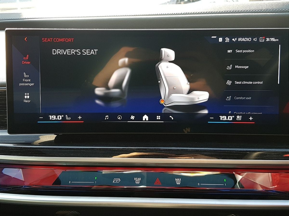 2025 BMW 7 Series - image 28