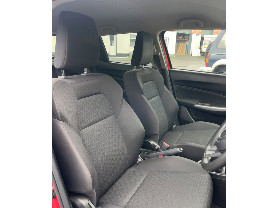 2017 Suzuki Swift - image 12