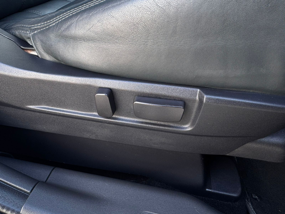 2017 Mitsubishi Outlander - image 32