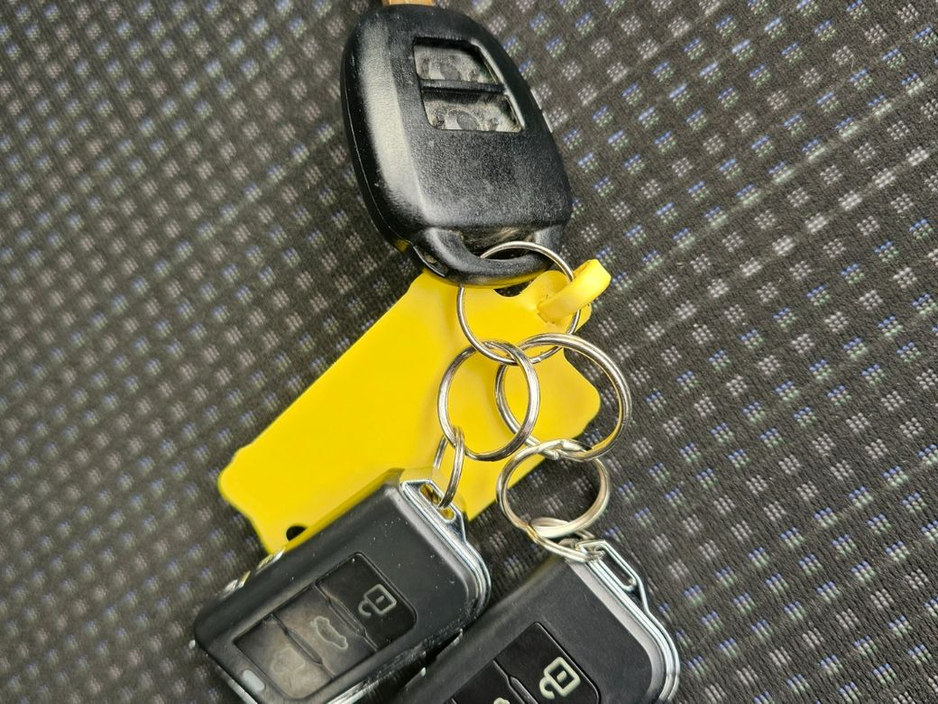 2016 Toyota Vitz - image 21