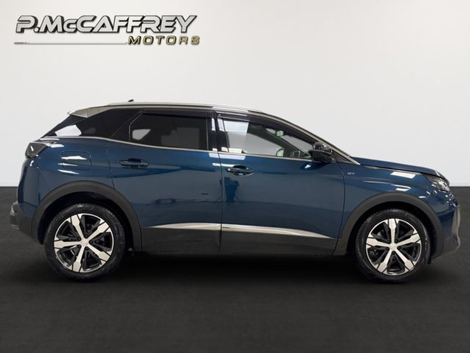 2021 Peugeot 3008 - image 4