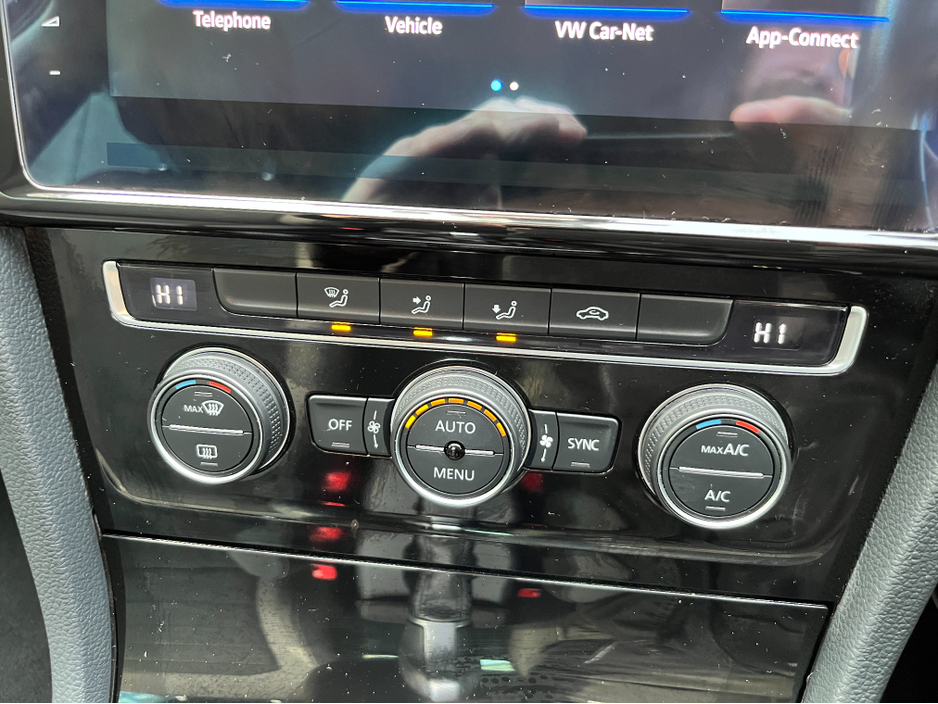 2017 Volkswagen Golf HIGHLINE AUTOMATIC 1.4 PETROL //HIGH SPEC//REVERSE CAMERA//KEYLESS ENTRY//BLIND SPOT WARNING//ADAPTIVE CRUISE CONTROL// €16,950