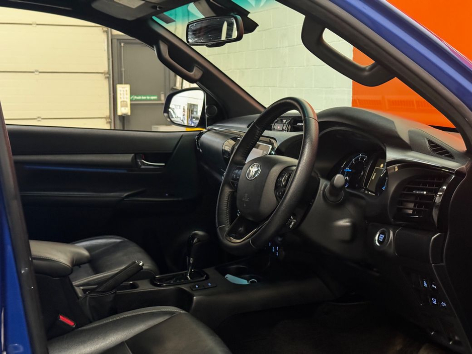 2022 Toyota Hilux - image 13