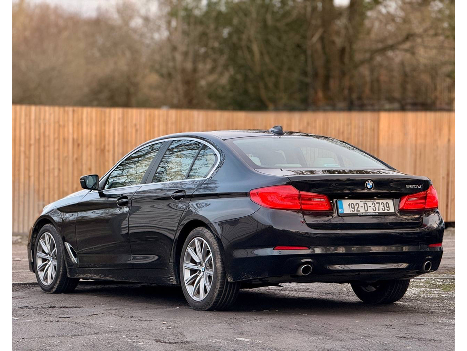 2019 BMW 5 Series - image 7